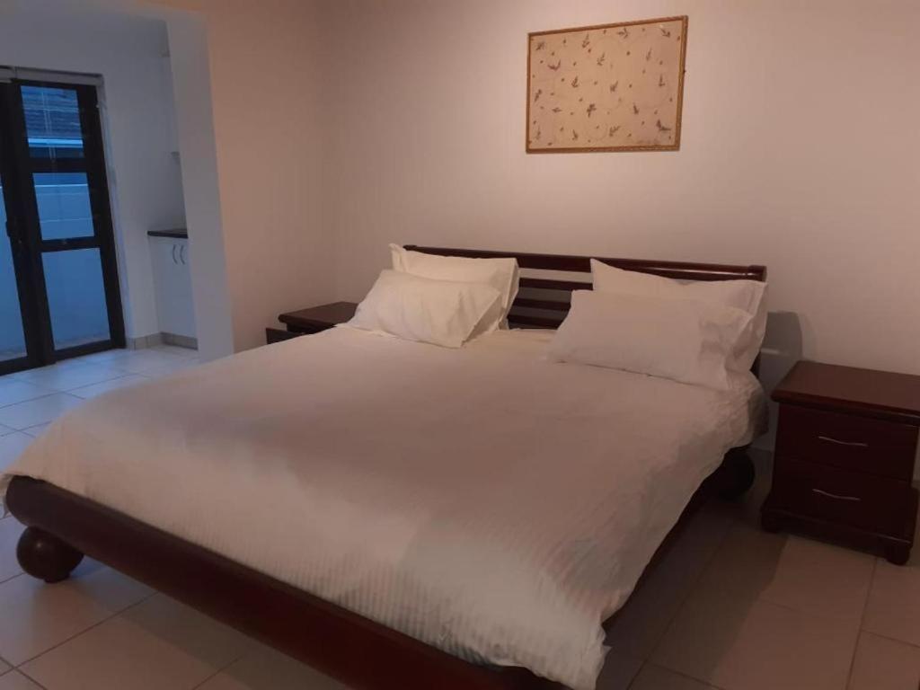 Mozy Guest House Рухенгери Екстериор снимка